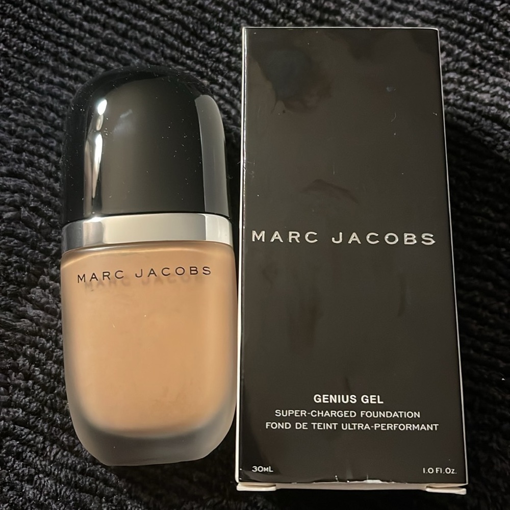Marc Jacobs 64 Fawn Medium Genius Gel Super-Charged Foundation - Picture 4 of 4